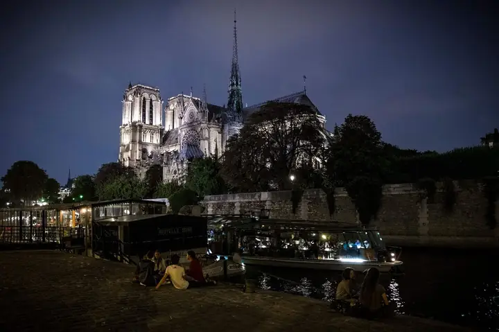Những báu vật bên trong Nhà thờ Đức Bà Paris - Ảnh 1