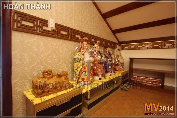Các tượng trang trí trong phòng thờ: