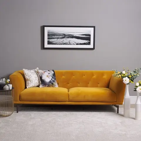 Một Chút Hoài Cổ Với Sofa Văng Màu Vàng Đệm Mút Một Chút Hoài Cổ Với Sofa Văng Màu Vàng Đệm Mút