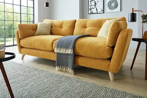 Mang Vẻ Ấm Cúng Vào Phòng Khách Với Sofa Văng Màu Vàng Đệm Vải Mang Vẻ Ấm Cúng Vào Phòng Khách Với Sofa Văng Màu Vàng Đệm Vải