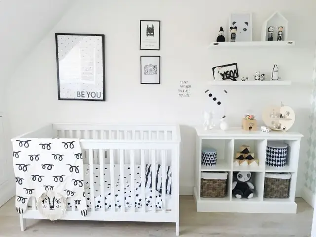 Một căn phòng khác có nội thất phòng ngủ được tạo thành từ ngăn tủ nhỏ chứa nhiều đồ chơi cho bé Một căn phòng khác có nội thất phòng ngủ được tạo thành từ ngăn tủ nhỏ chứa nhiều đồ chơi cho bé