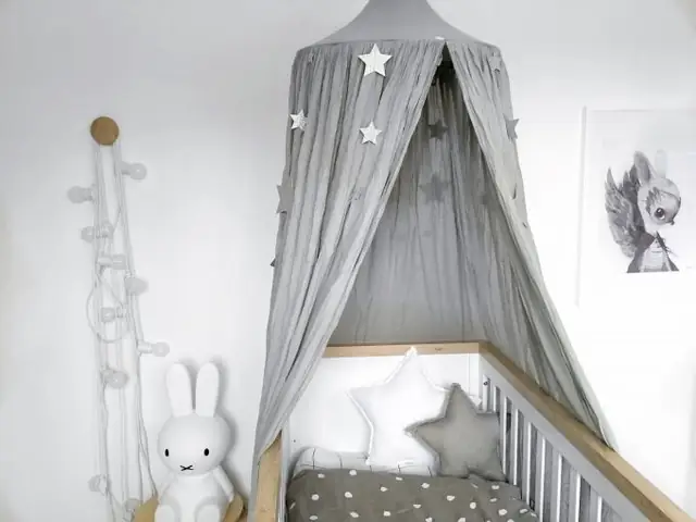 Nội thất phòng ngủ này lại đầy táo bạo với chiếc mền che huyền bí Nội thất phòng ngủ này lại đầy táo bạo với chiếc mền che huyền bí