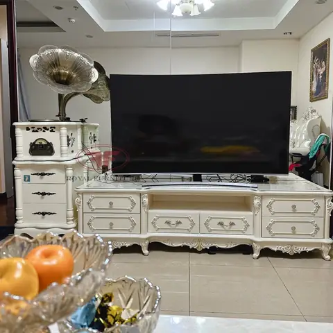 Lắp đặt nội thất nhà chị Dương - Royal city gồm: