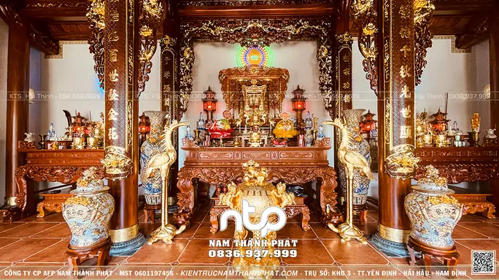 1.1.Đặc trưng nội thất phòng thờ nhà gỗ cổ truyền so với các loại phòng thờ khác