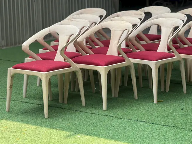 nội thất quán cafe ghế gỗ
