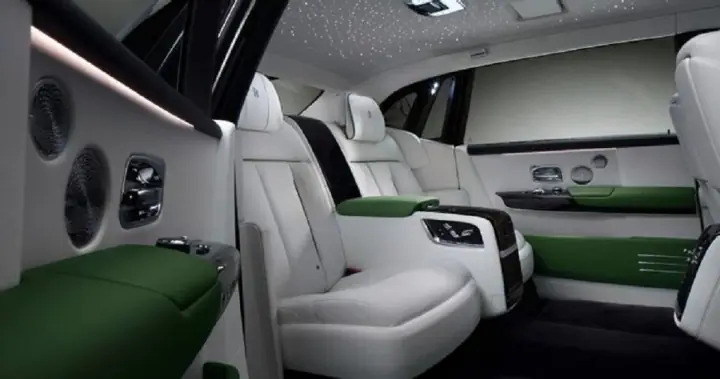 Không gian nội thất đỉnh cao của Rolls-Royce Phantom 2023 - Ảnh 1.
