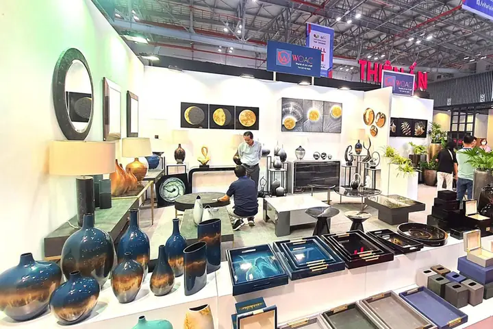 3. Gợi ý một số mẫu gian hàng triển lãm hội chợ xuất khẩu nội thất chỉn chu, chuyên nghiệp