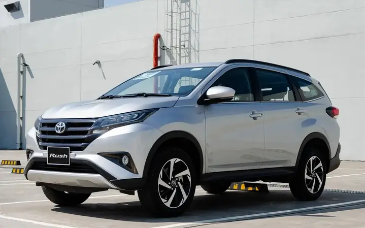 Ngoại thất Toyota Rush 2022 mạnh mẽ & Đầy cuốn hút