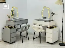 Bàn trang điểm nhỏ gọn