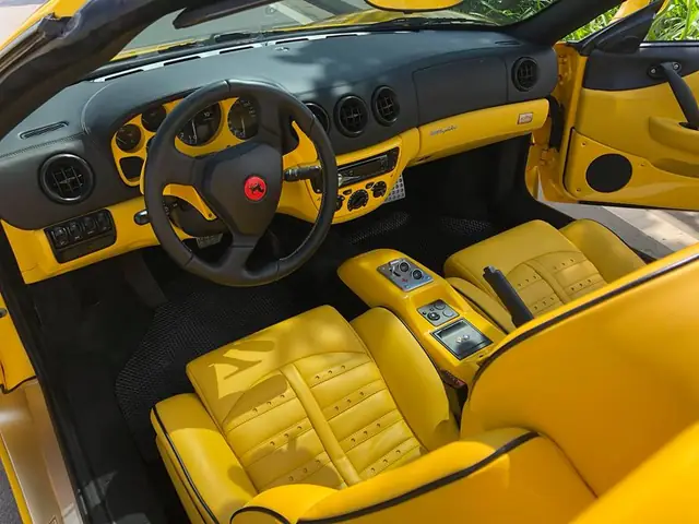 Đánh giá nhanh nội thất siêu xe mui trần Ferrari 360 Spider hàng hiếm tại Việt Nam Đánh giá nhanh nội thất siêu xe mui trần Ferrari 360 Spider hàng hiếm tại Việt Nam