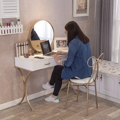 Bàn trang điểm kèm ghế hiện đại GK14 giá rẻ tại Bình Thuận Bàn trang điểm kèm ghế hiện đại GK14 giá rẻ tại Bình Thuận
