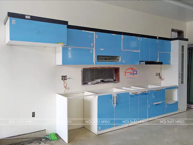 2. Cho đến thiết kế đặc biệt tạo nên mẫu tủ bếp acrylic TBAC25 - mẫu tủ bếp của thế kỉ 21