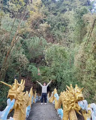 1. Động Đá Bạc