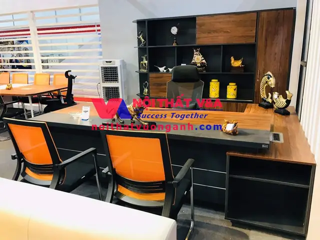 - Bàn Giám Đốc