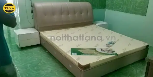 Vì sao nên mua giường bọc nệm tại Tân Á?