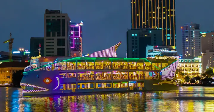 Tàu Bến Nghé - ‘tàu Cá Mập’ Giá Bình Dân Ngắm Sông Sài Gòn Tàu Bến Nghé - ‘tàu Cá Mập’ Giá Bình Dân Ngắm Sông Sài Gòn