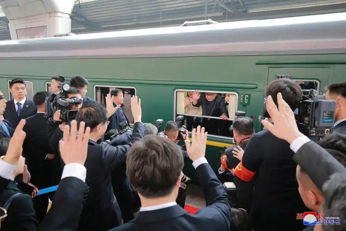 Nội thất xa hoa trong con tàu của ông Kim Jong-un - Ảnh 4.