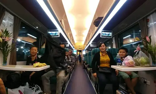 Thành, Vách, Cửa Sổ Toa Xe Được Đúc Liền Khối Nên Mở Rộng Lối Hành Lang Đi Lại Của Hành Khách. Ảnh: Hữu Nguyên