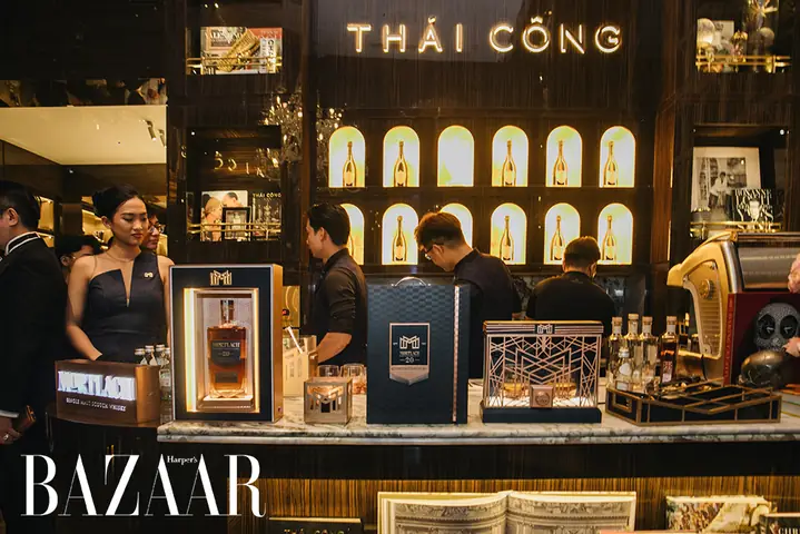 Tầng 1: Home Decor & Cafe