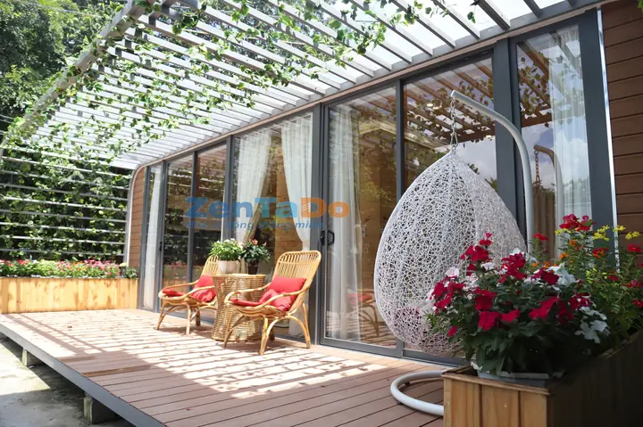 Chỉ với diện tích 30m2 cho phiên bản 2019, nhà gỗ di động thương hiệu Zentado đang thu hút nhiều nhà đầu tư, khách hàng bởi tính tiện nghị, phù hợp cho cả gia đình 4-5 người ở. Chỉ với diện tích 30m2 cho phiên bản 2019, nhà gỗ di động thương hiệu Zentado đang thu hút nhiều nhà đầu tư, khách hàng bởi tính tiện nghị, phù hợp cho cả gia đình 4-5 người ở.