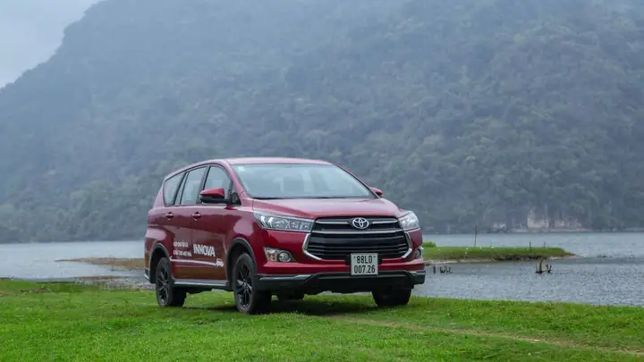 Toyota Innova láº§n Äáº§u tiên ÄÆ°á»£c giá»i thiá»u táº¡i Viá»t Nam vào nÄm 2006