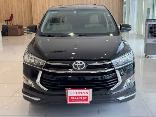 Toyota Innova Venturer 2018 mÃ u Äen 25/2/2025