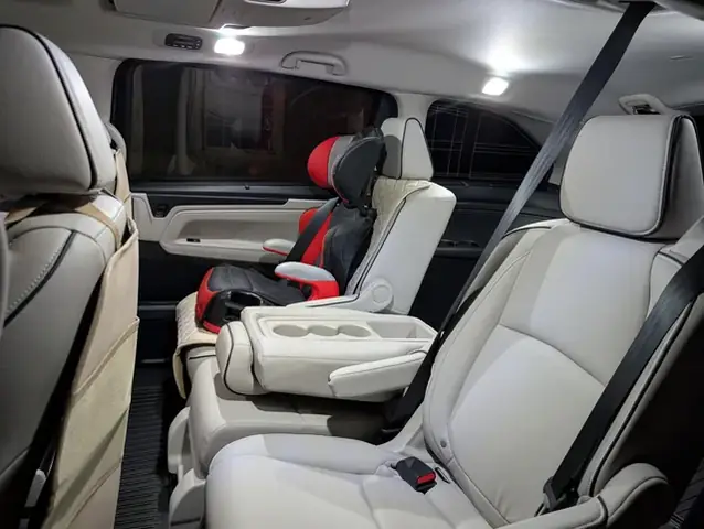 Nội thất Toyota Sienna 2005 có gì đặc biệt?