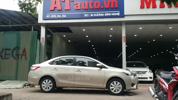 Xe Toyota Vios 1.5E CVT là phiên bản số tự động của Vios E và ra mắt lần đầu vào tháng 10.2016. Xe có trang bị giống hệt xe Vios 1.5E, tuy nhiên khác biệt duy nhất là hộp số tự động và hộp số sàn.