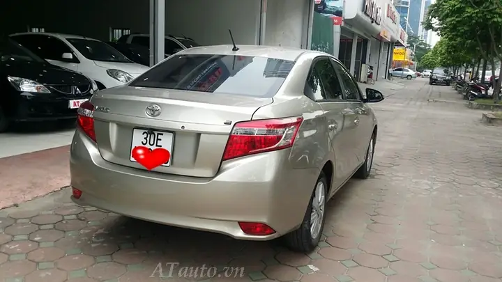 Xe Toyota Vios 1.5E CVT là phiên bản số tự động của Vios E và ra mắt lần đầu vào tháng 10.2016. Xe có trang bị giống hệt xe Vios 1.5E, tuy nhiên khác biệt duy nhất là hộp số tự động và hộp số sàn.