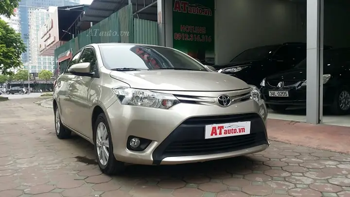 Xe Toyota Vios 1.5E CVT là phiên bản số tự động của Vios E và ra mắt lần đầu vào tháng 10.2016. Xe có trang bị giống hệt xe Vios 1.5E, tuy nhiên khác biệt duy nhất là hộp số tự động và hộp số sàn.