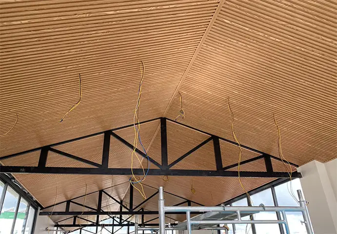 Hình Ảnh Ốp Tràn Nhựa Giả Gỗ Lam Sóng