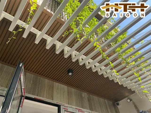 1. Mẫu Ốp Trần Nhựa Lam Sóng