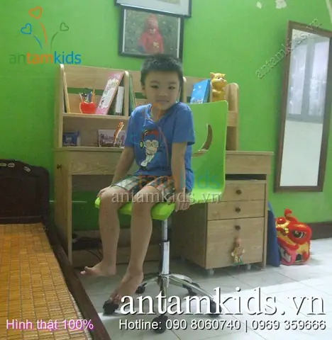 Bàn học trẻ emstyle Nhật bản ATK-BH01 của bé Bảo Châu dễ thương nhà mẹ Nguyệt Ánh, phố Nguyễn Chí Thanh, Hà Nội.