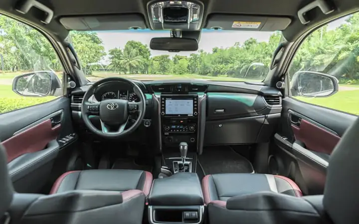 Vì sao nên bọc vô lăng cho xe Toyota Fortuner?