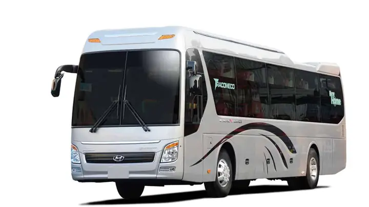 Giá bán xeUniverse 45 chỗ năm 2024