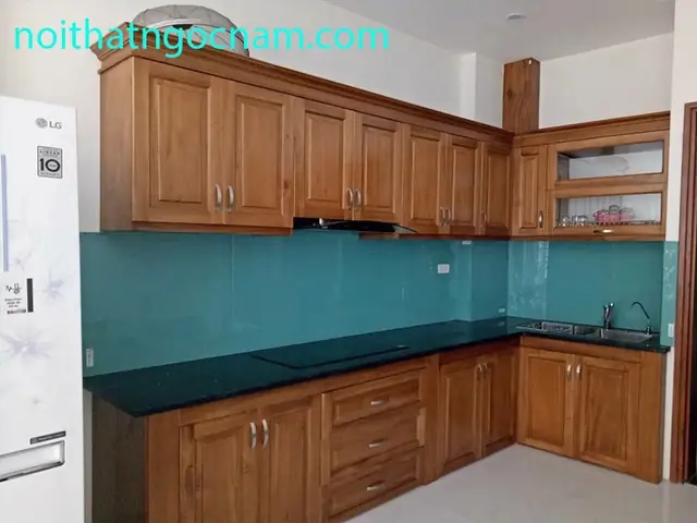 Tủ bếp gỗ tự nhiên: