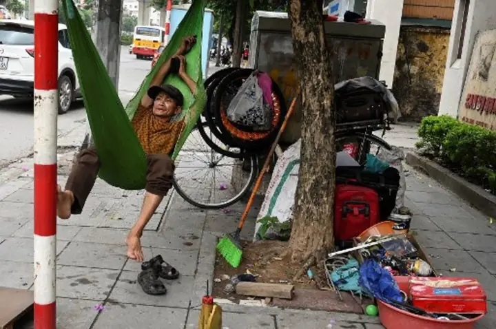 Quan chức Việt sống xa hoa bằng tiền của ai?
