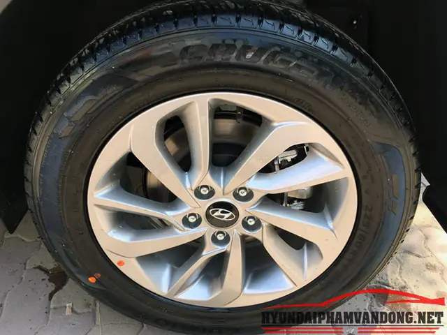 NGOẠI THẤT XE HYUNDAI TUCSON TIEU CHUAN NGOẠI THẤT XE HYUNDAI TUCSON TIEU CHUAN
