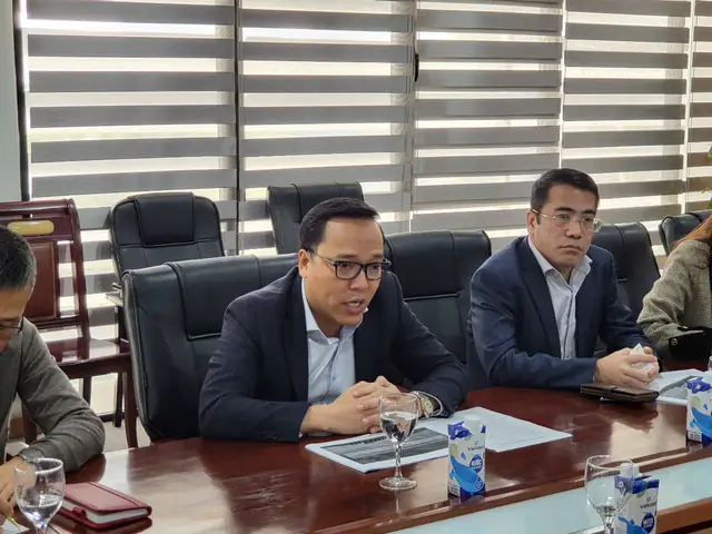 Thứ trưởng Nguyễn Hoàng Long làm việc với Công ty Blueberry Energy (CHLB Đức)