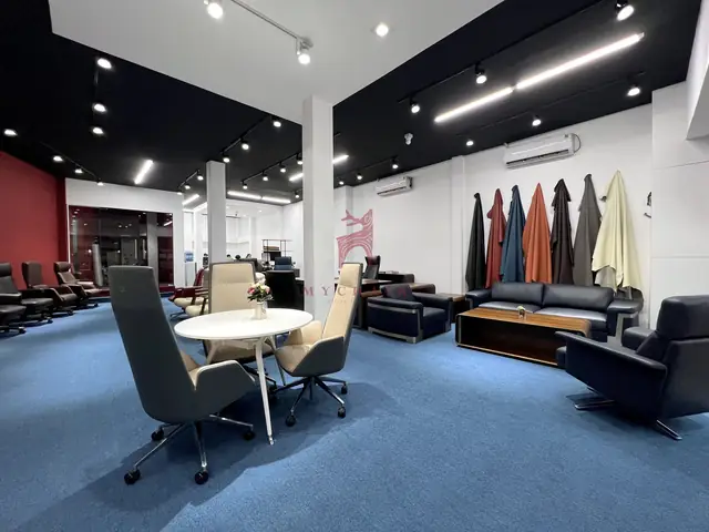 showroom noi that van phong cao cap nhap khau mychair 2 scaled 1