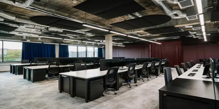 4. Màu đen mạnh mẽ và độc đáo