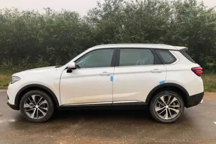 xe trung quoc brilliance v7 cap ben thi truong viet noi that de lien tuong toi vinfast dspl 2