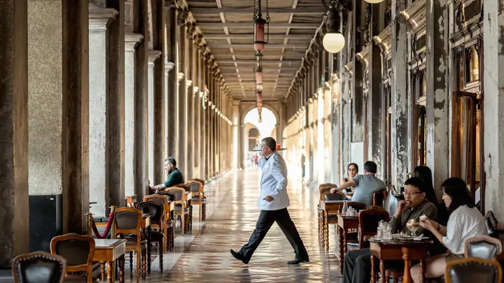 Cafe Ý được thể hiện trong văn học và nghệ thuật Cafe Ý được thể hiện trong văn học và nghệ thuật