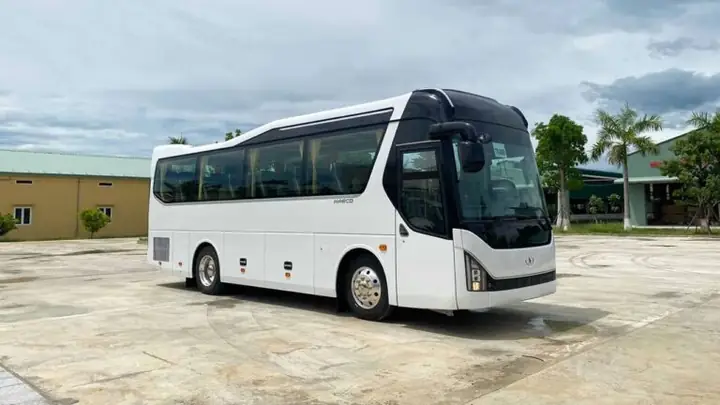 2. Xeô tô35 chỗ Hyundai Universe 2. Xeô tô35 chỗ Hyundai Universe