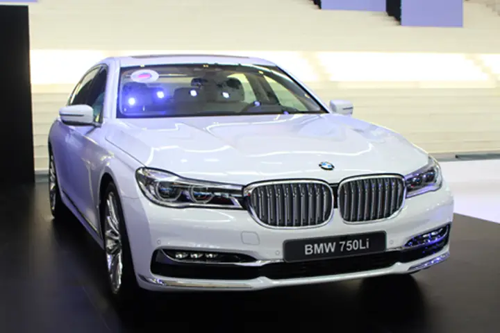 Bmw 750li - Hình 2