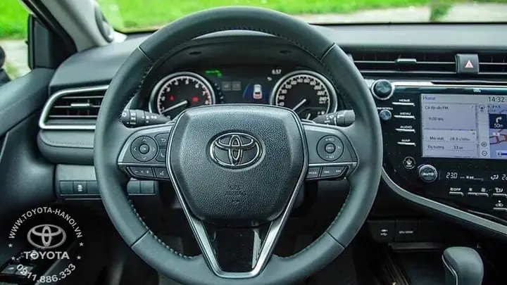 Nội thất xe Toyota Camry 2.0Q 2024
