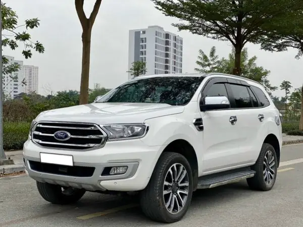 nội thất xe everest 2019 màu trắng