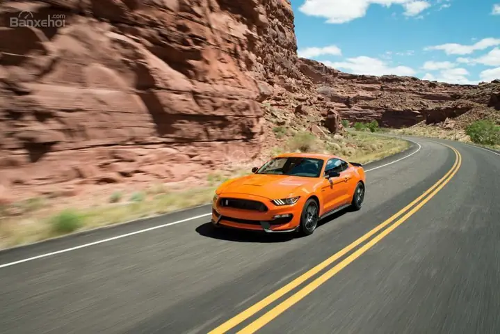 Đánh giá xe Ford Mustang 2018 về động cơ