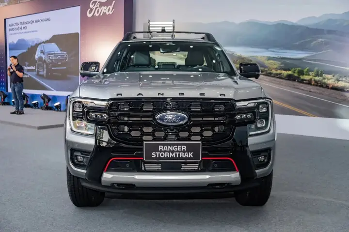 Ngoại thất Ford Ranger Stormtrak
