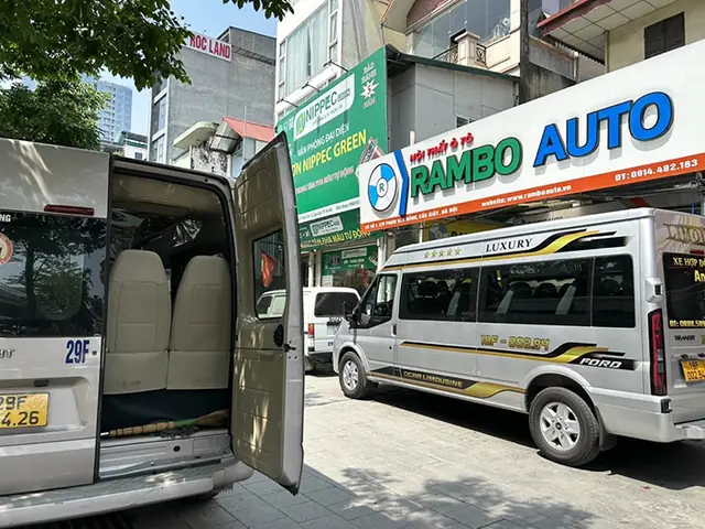 Khám phá Nội thất Xe Ford Transit Luxury 2017: Chi tiết và Tiện ích Khám phá Nội thất Xe Ford Transit Luxury 2017: Chi tiết và Tiện ích